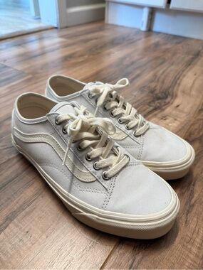 Classic Low-Top  vans Canvas Sneakers in Cream